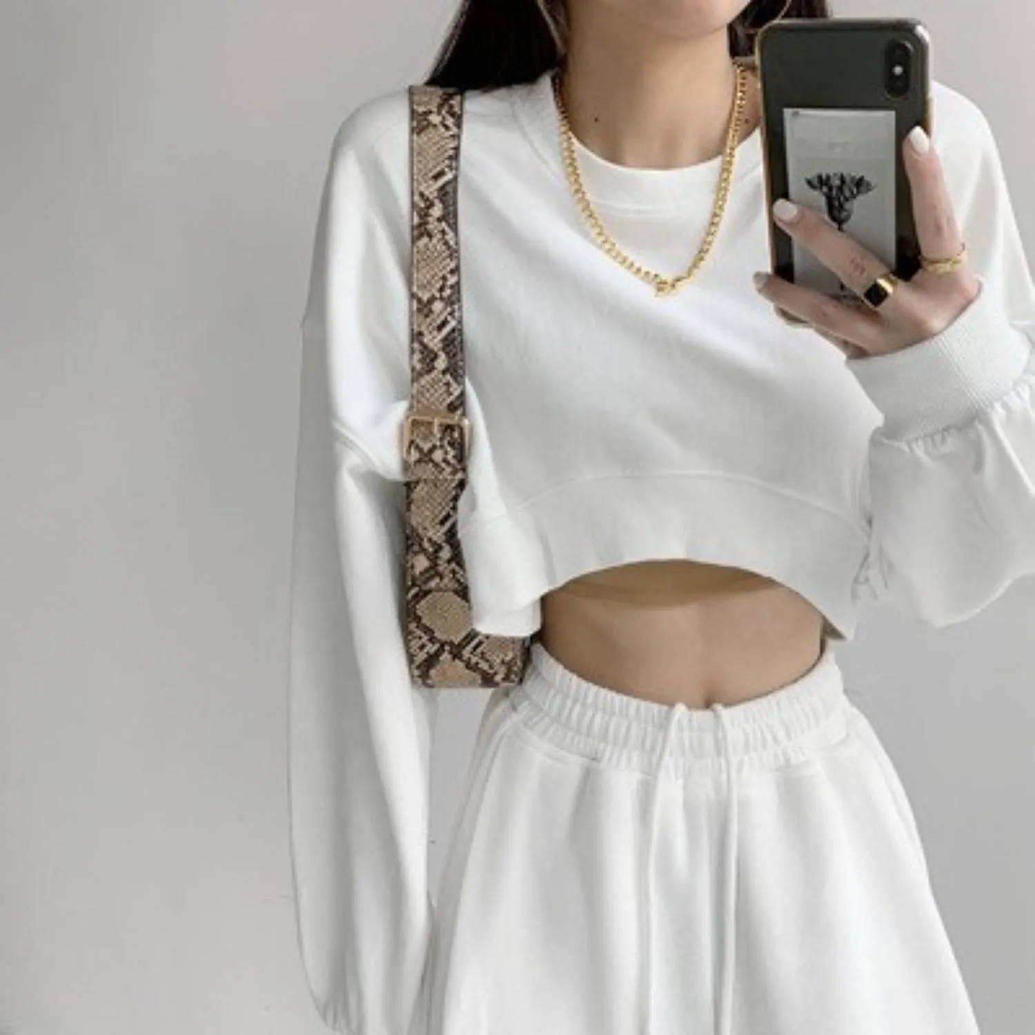 FindThy Womens Cropped Sweatshirts Casual Crewneck Long Sleeve Solid Color Workout Crop Top Pullover Sweatshirt