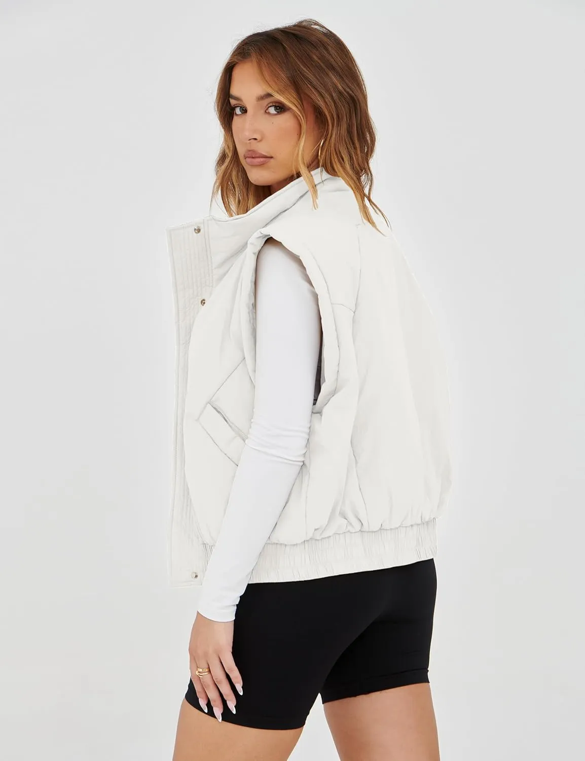 Lviefent Womens Puffer Vest Cropped Lightweight Button Down Quilted Vest Sleeveless Padded Gilet Coat with Pockets