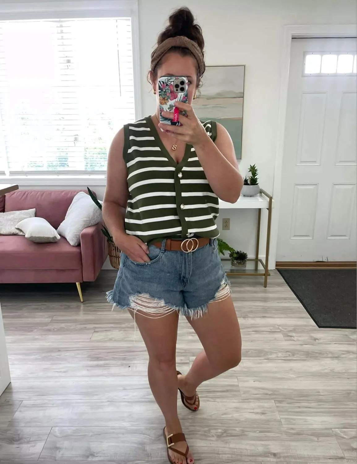 Women's Sleeveless Striped Sweater Vest Cropped Button Down Knit Vest Tops 2025 Trendy Outfits