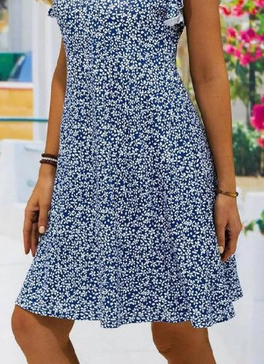 Women's Summer Casual Cap Sleeve Mini Dress V-Neck Ditsy Floral Waist-Hugging Shift Dress 2025 Travel Vacation Outfit